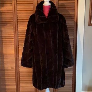 Jones New York faux fur coat size lg